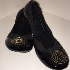 Tory Burch patent leather ballet flat / gold logo